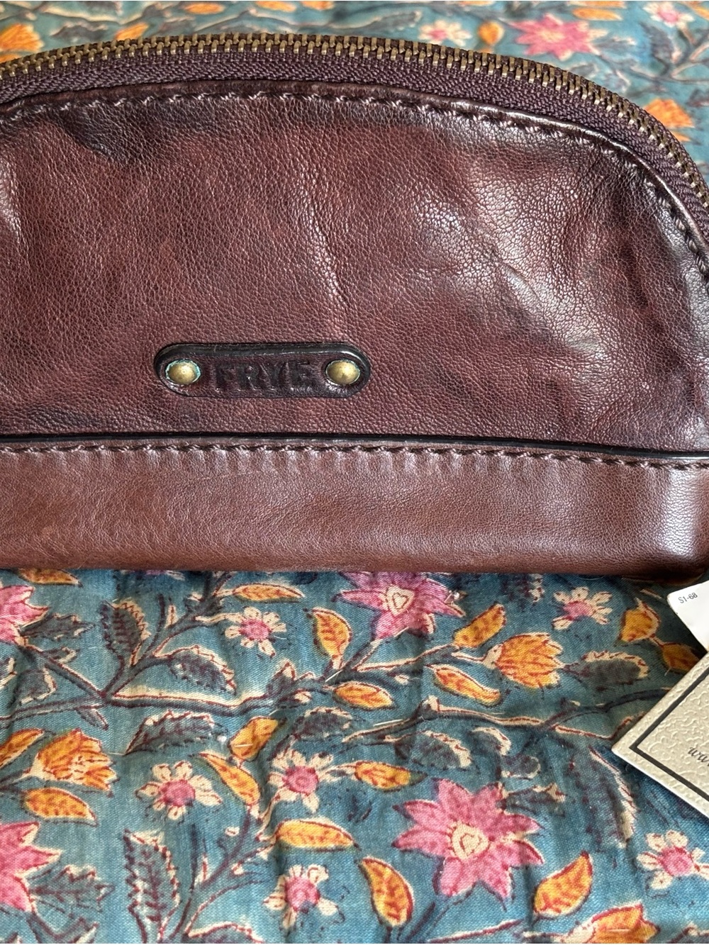 NYT Frye Brown Leather Cosmetic Pouch with Branded Plate - Picture 2 of 7